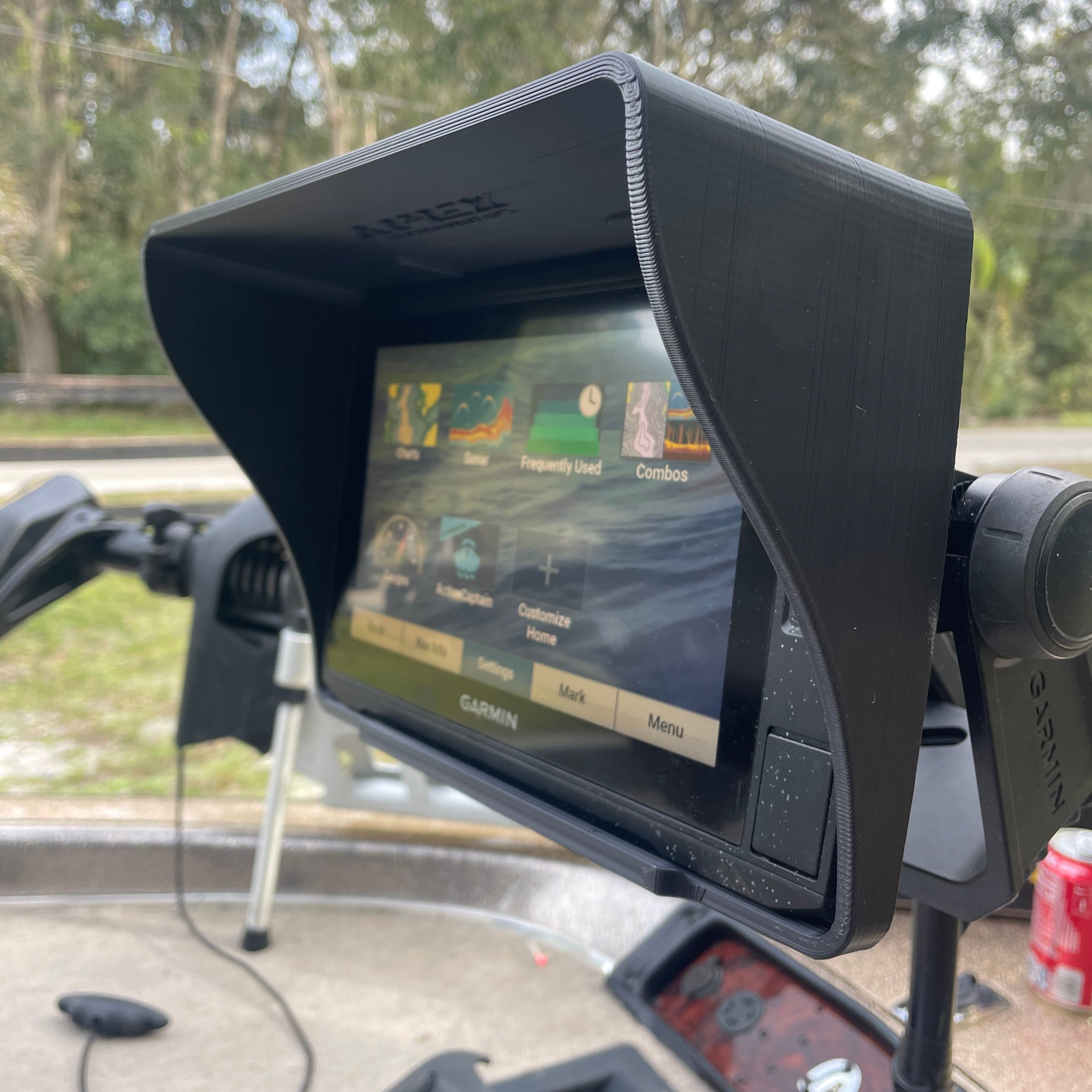 Garmin ECHOMAP UHD 73sv Sonnenblende / Fischfinder-Visier – Apex Angeln